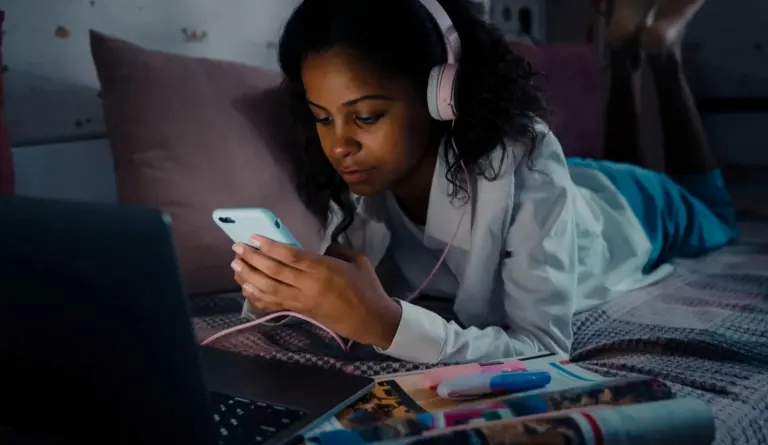 Teen with phone and laptop - TWCF project - Pilot: The Third Space: Investigating how Adolescents Seek Spiritual and Religious Flourishing in the Digital Media World