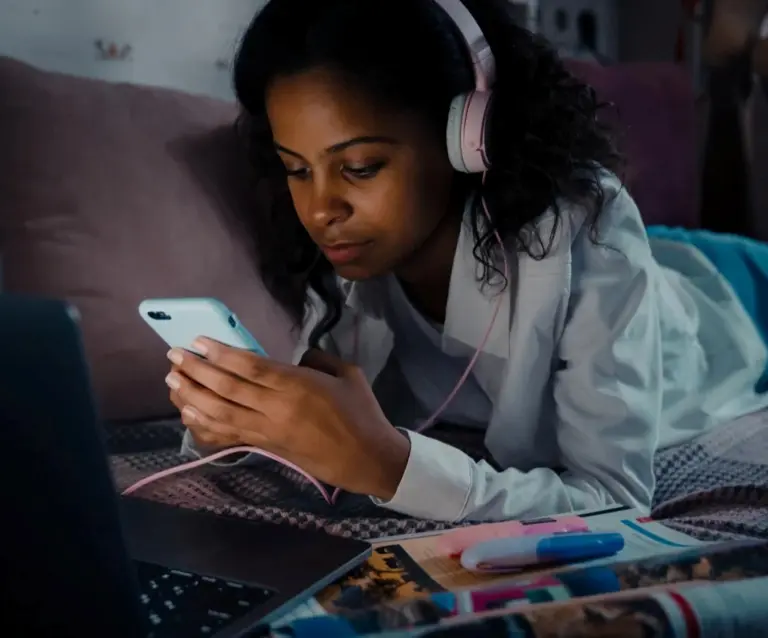 Teen with phone and laptop - TWCF project - Pilot: The Third Space: Investigating how Adolescents Seek Spiritual and Religious Flourishing in the Digital Media World